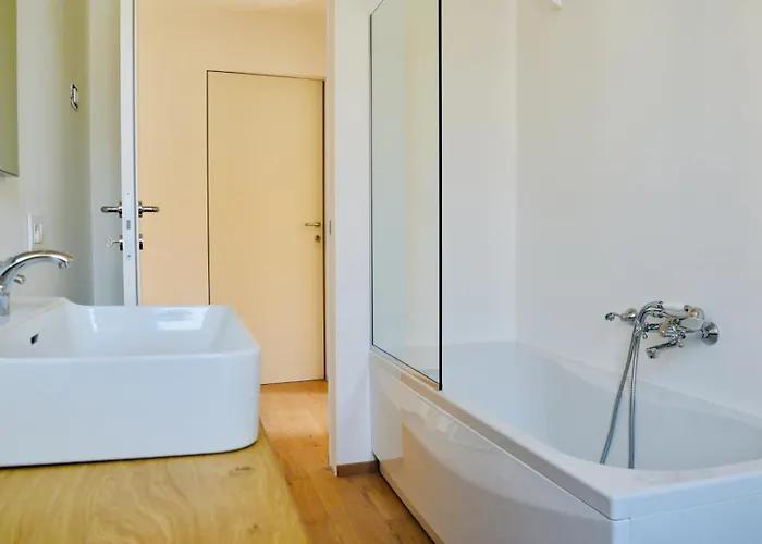 Nine Shared Bed & Breakfast *